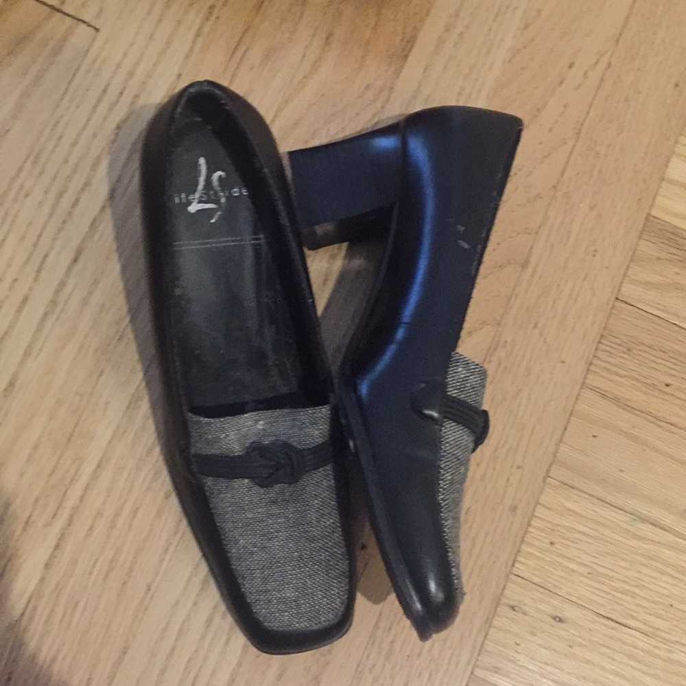 Shoes - Picture 7 of 8